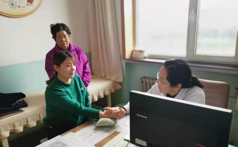 青海省藏医院与大堡子中心卫生院及总寨镇中心卫生院开展藏医联合门诊(图1)