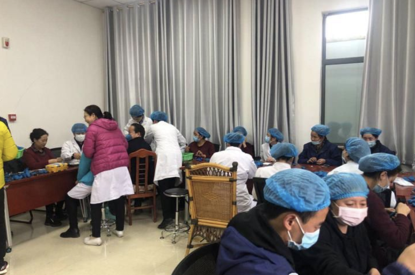 青海省藏医院组织人员加班加点赶制防瘟药囊(图3)